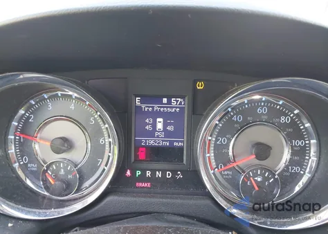 2011 Chrysler Town & Country Touring-L z USA, uszkodzony, nr VIN 2A4RR8DG5BR607811